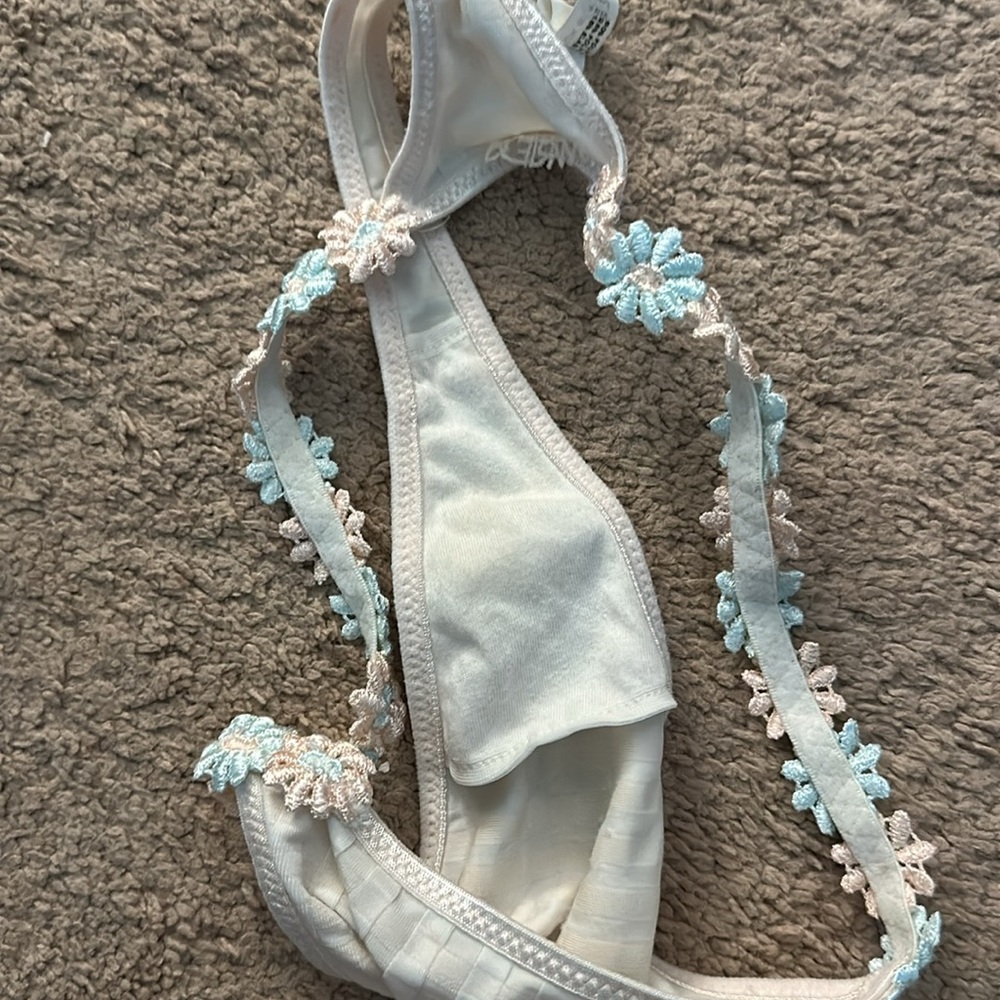 Avero Rio String Bikini - Picture 3 of 7